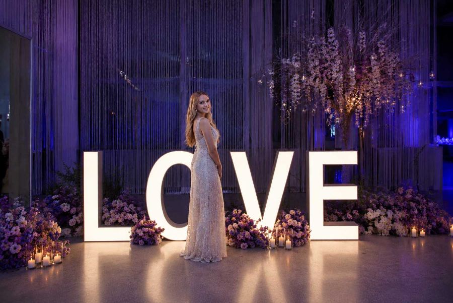 LOVE — světelná písmena